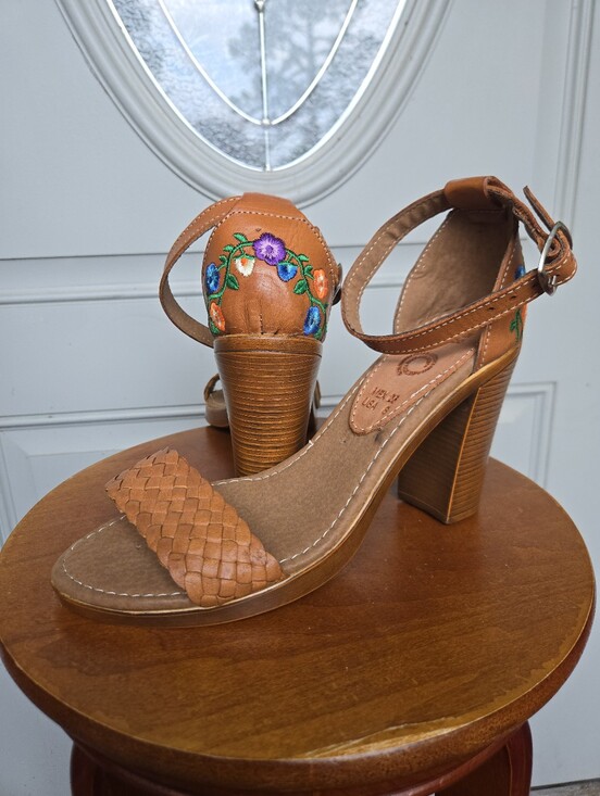 Handmade Shoes - Handmade Mexican Floral Embroidered Heels